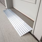 Thresh-5 475 - 525 Rise EZ-ACCESS TRANSITIONS Aluminum Modular Threshold Ramp - 700 lb Cap 2